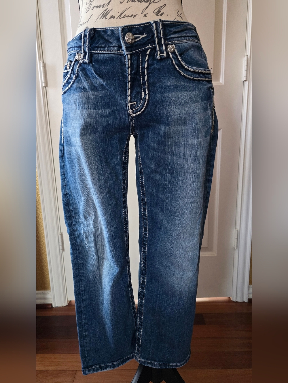 Miss Me Low-rise Capri Jeans with Contrast Stitching Size 28